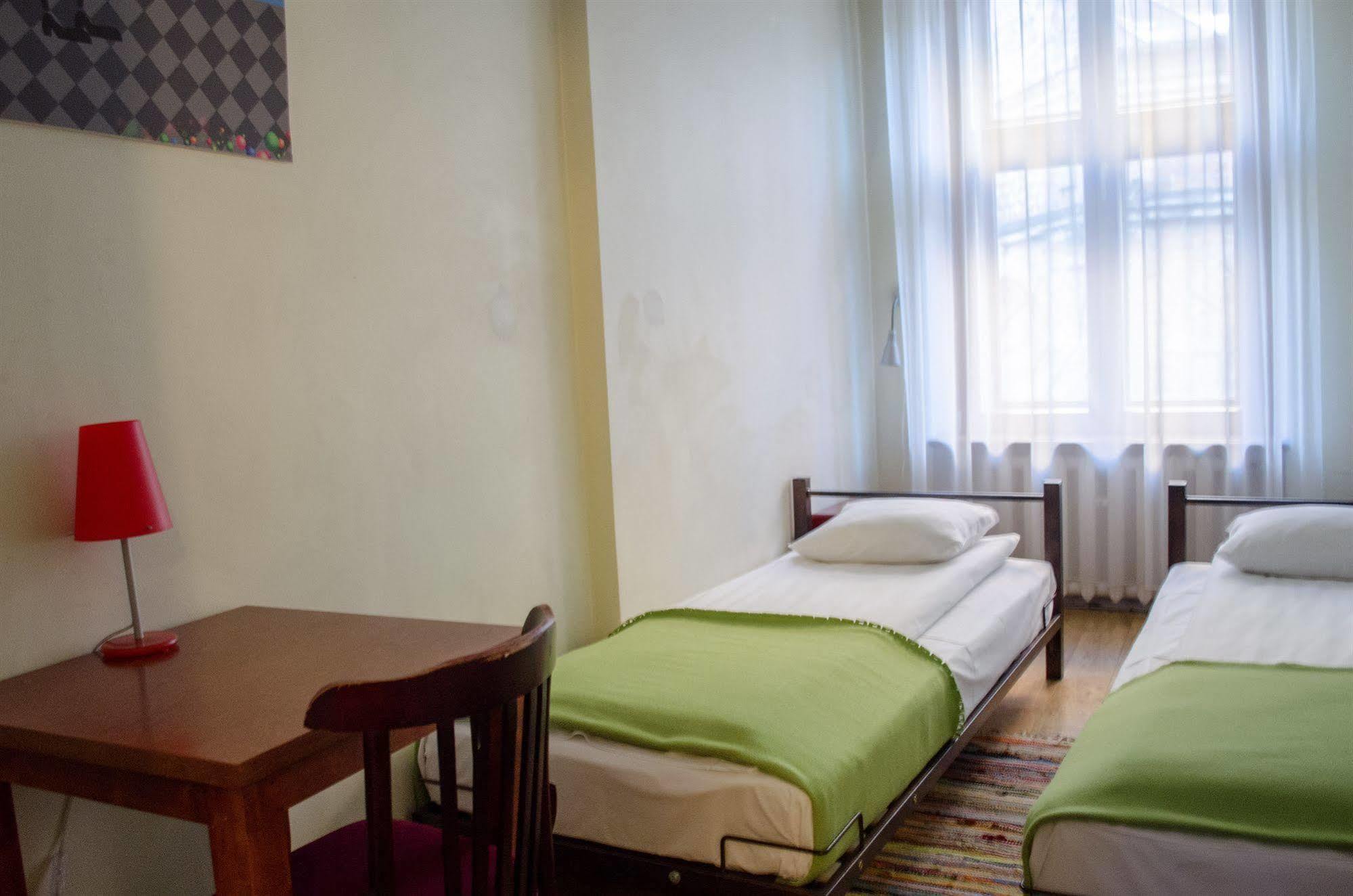 Red Nose Hostel With Self-Check In รีกา ภายนอก รูปภาพ