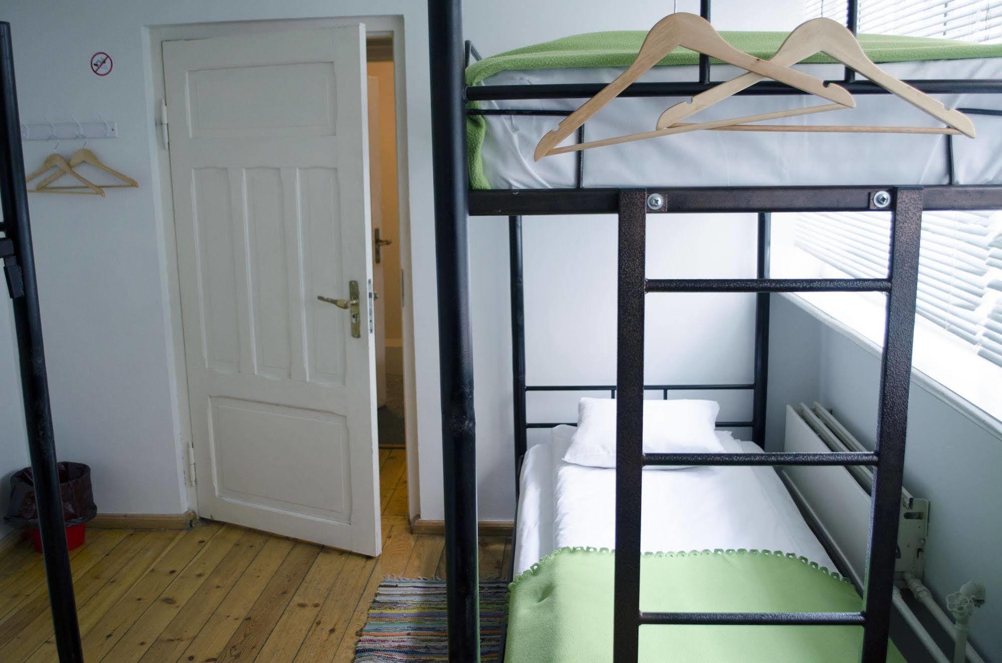Red Nose Hostel With Self-Check In รีกา ภายนอก รูปภาพ