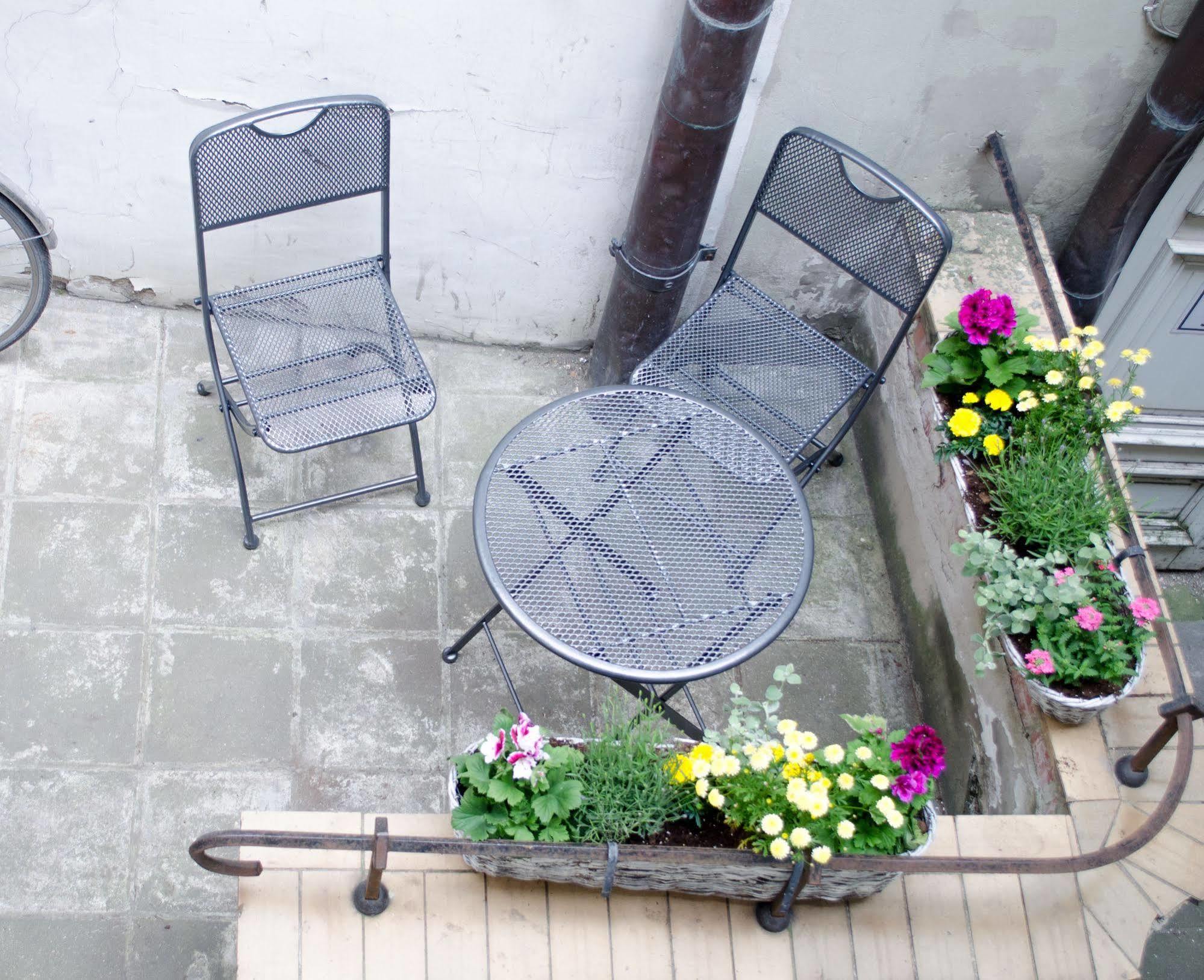 Red Nose Hostel With Self-Check In รีกา ภายนอก รูปภาพ